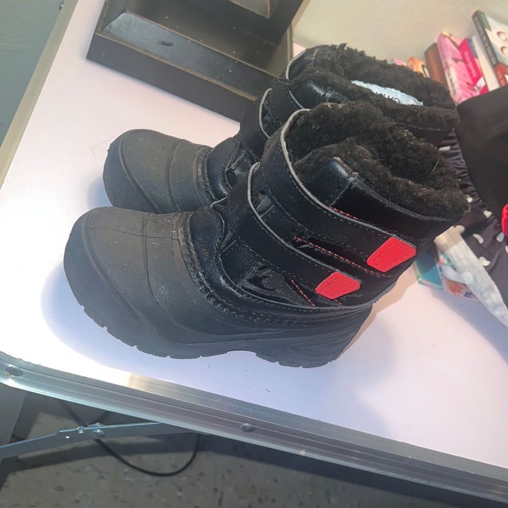 Snow boots size 10